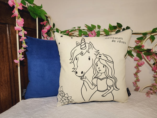 NOUVEAU ! Coussin phosphorescent Princesse à la licorne.