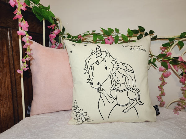 NOUVEAU ! Coussin phosphorescent Princesse à la licorne.