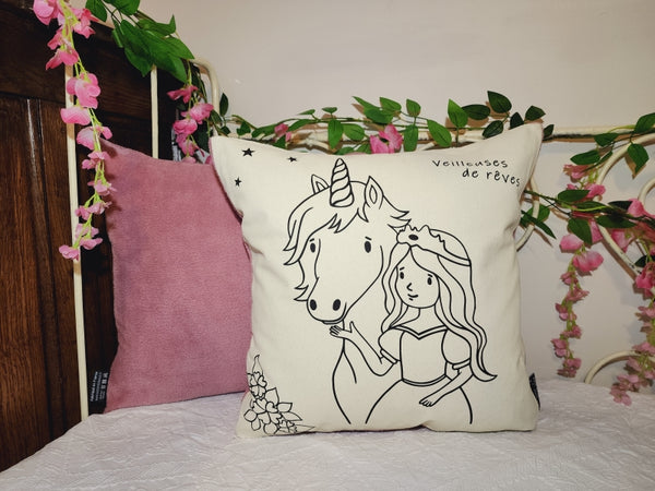 NOUVEAU ! Coussin phosphorescent Princesse à la licorne.