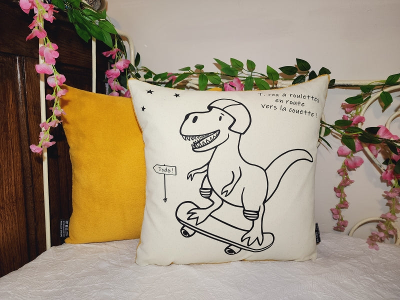 NOUVEAU ! Coussin phosphorescent Dinosaure sur skateboard.