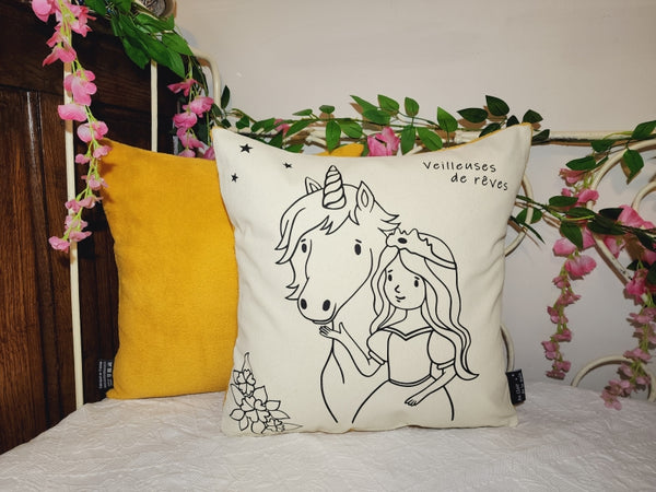 NOUVEAU ! Coussin phosphorescent Princesse à la licorne.