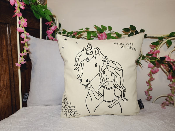 NOUVEAU ! Coussin phosphorescent Princesse à la licorne.