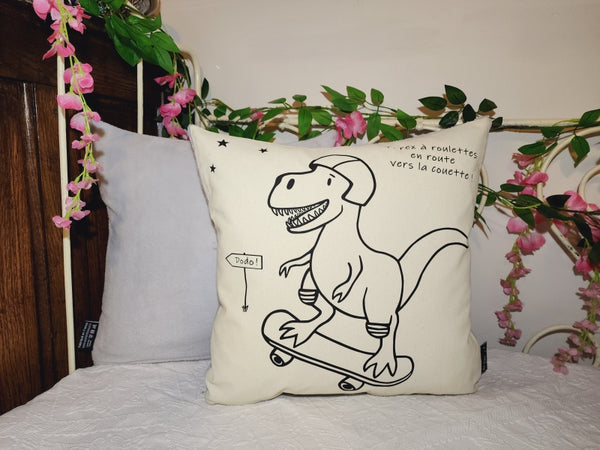 NOUVEAU ! Coussin phosphorescent Dinosaure sur skateboard.