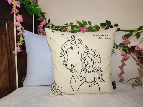 NOUVEAU ! Coussin phosphorescent Princesse à la licorne.