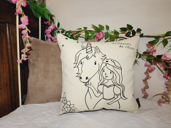 NOUVEAU ! Coussin phosphorescent Princesse à la licorne.